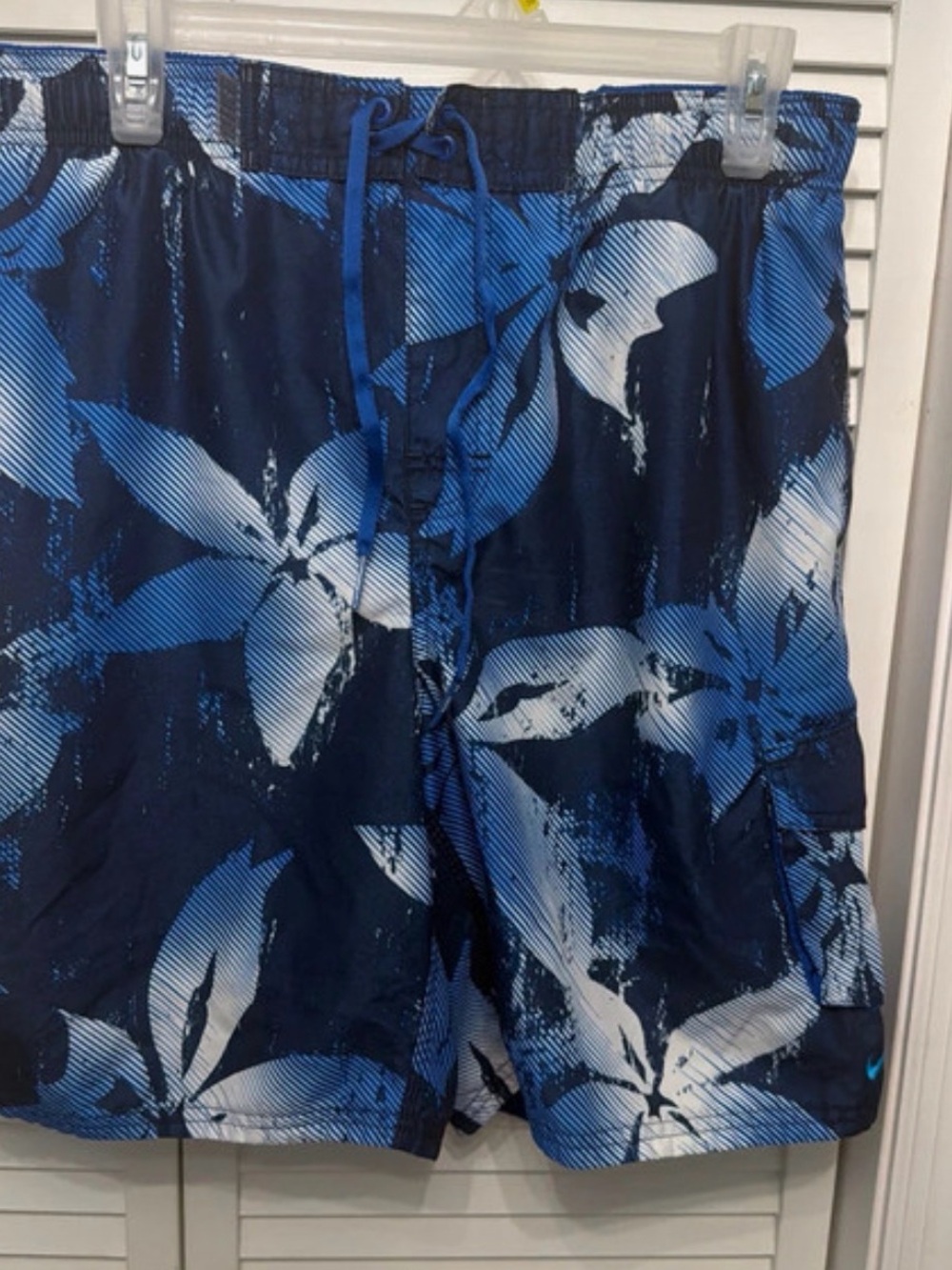 Nike Men's Swim Trunks Blue Black White Tropical Floral Leaf Print Size, L